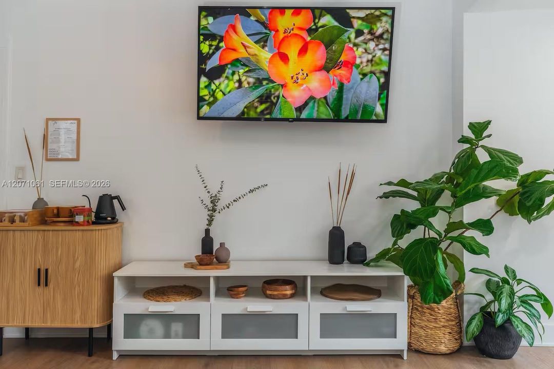 For Sale: $680,000 (3 beds, 2 baths, 1475 Square Feet)