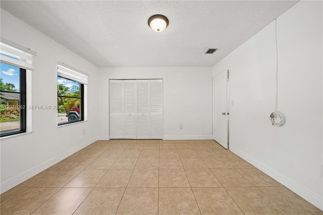 For Sale: $465,000 (2 beds, 2 baths, 1028 Square Feet)