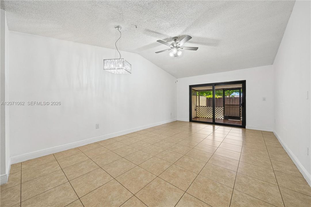 For Sale: $465,000 (2 beds, 2 baths, 1028 Square Feet)