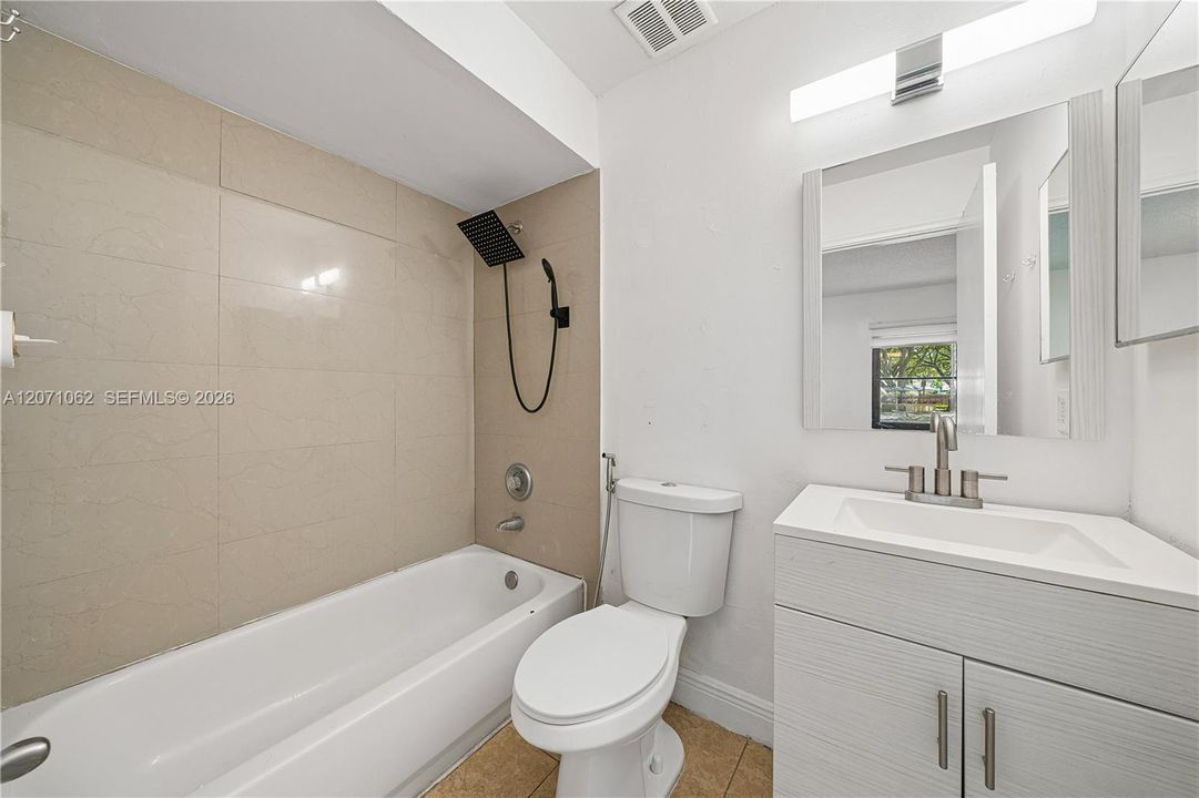 For Sale: $465,000 (2 beds, 2 baths, 1028 Square Feet)
