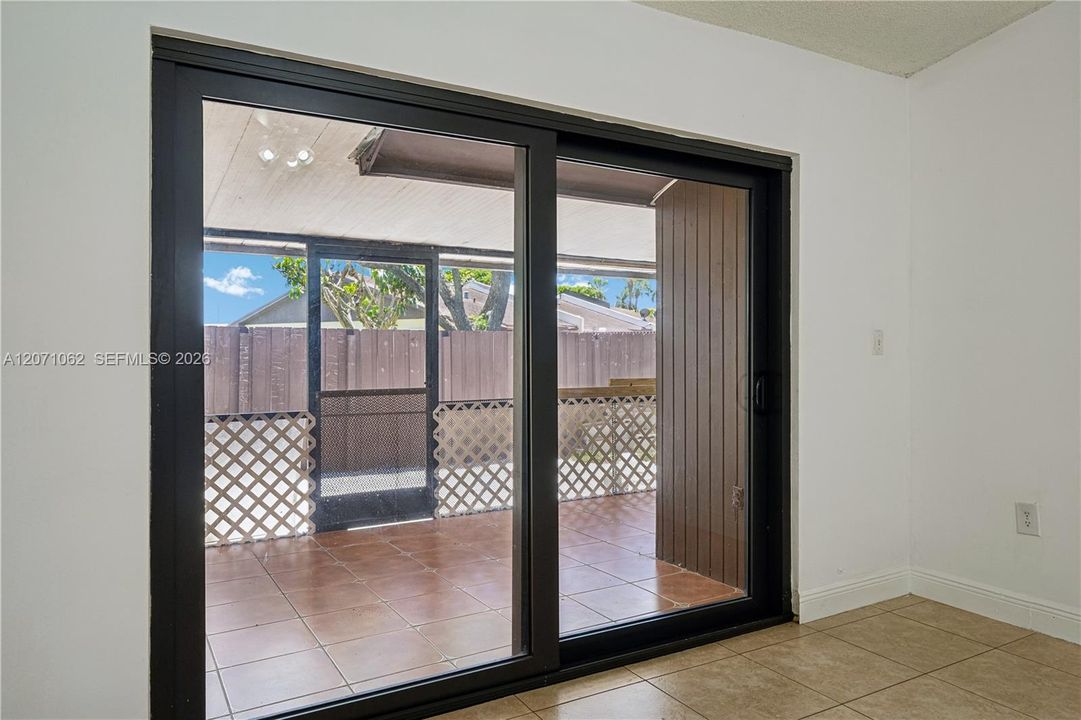 For Sale: $465,000 (2 beds, 2 baths, 1028 Square Feet)