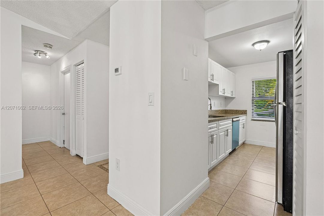 For Sale: $465,000 (2 beds, 2 baths, 1028 Square Feet)