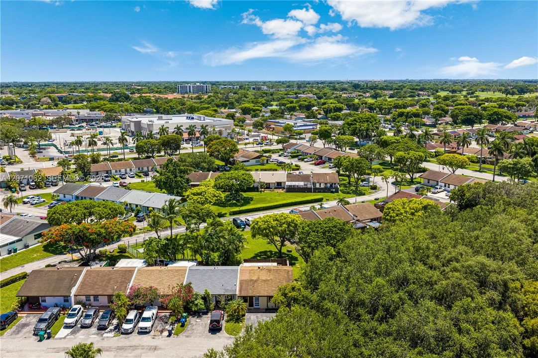 For Sale: $465,000 (2 beds, 2 baths, 1028 Square Feet)