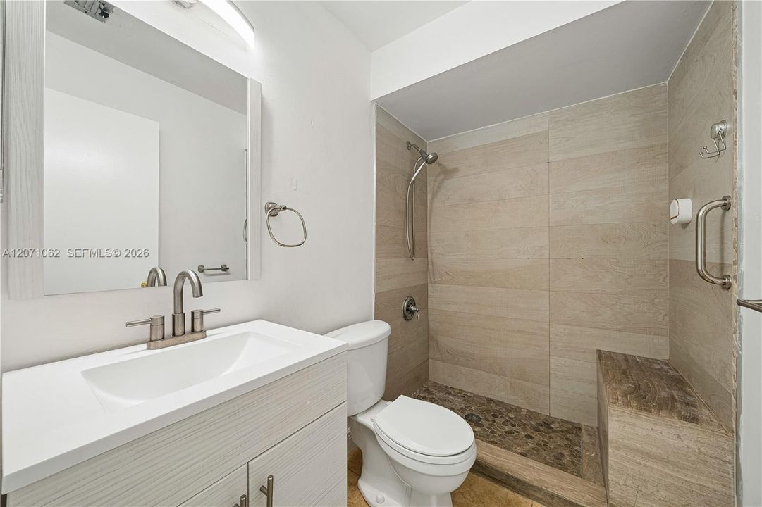 For Sale: $465,000 (2 beds, 2 baths, 1028 Square Feet)