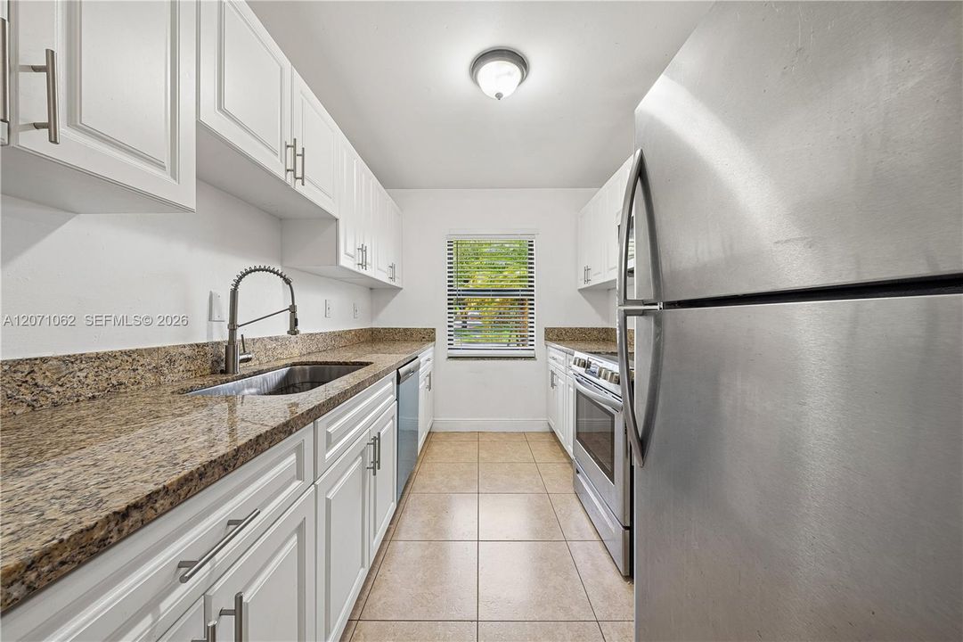 For Sale: $465,000 (2 beds, 2 baths, 1028 Square Feet)