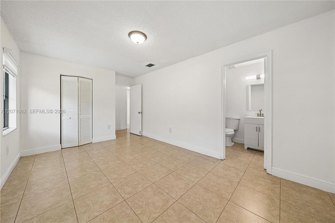 For Sale: $465,000 (2 beds, 2 baths, 1028 Square Feet)
