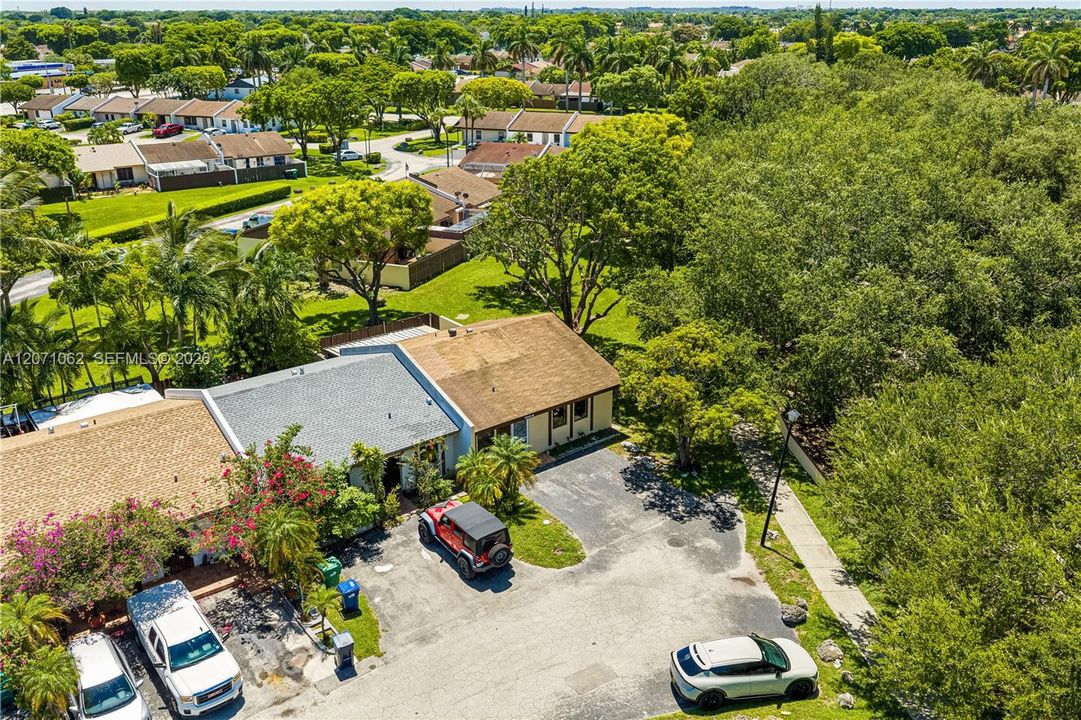 For Sale: $465,000 (2 beds, 2 baths, 1028 Square Feet)