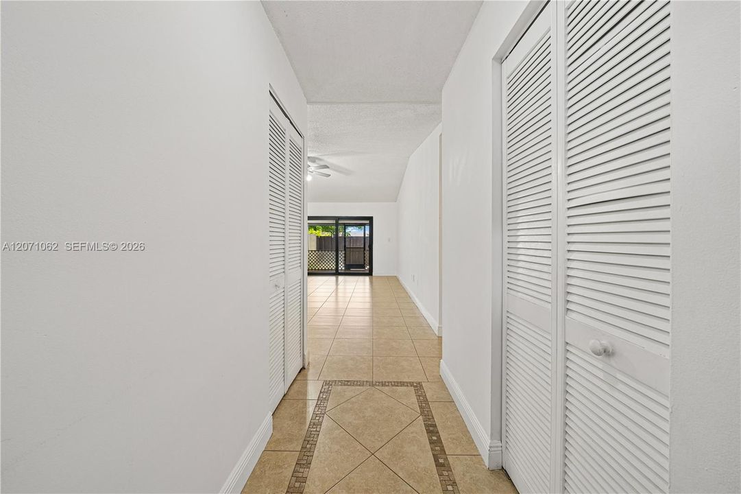 For Sale: $465,000 (2 beds, 2 baths, 1028 Square Feet)
