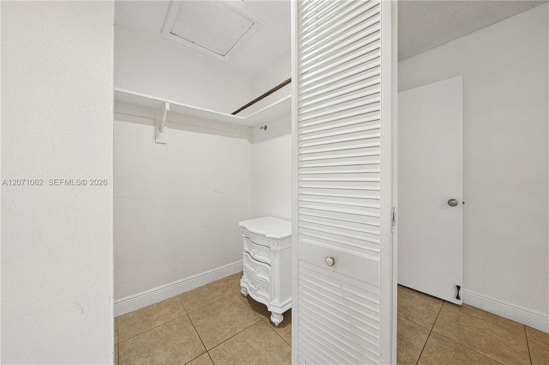 For Sale: $465,000 (2 beds, 2 baths, 1028 Square Feet)