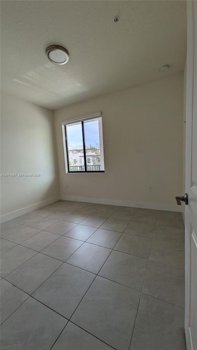 For Rent: $3,200 (3 beds, 2 baths, 1124 Square Feet)
