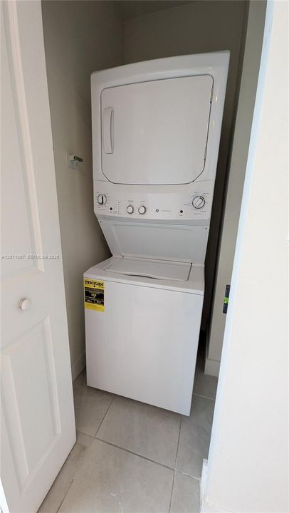For Rent: $3,200 (3 beds, 2 baths, 1124 Square Feet)