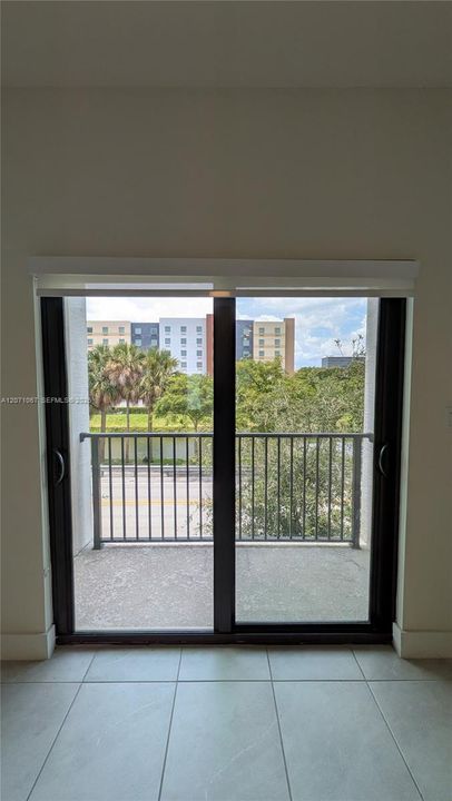 For Rent: $3,200 (3 beds, 2 baths, 1124 Square Feet)