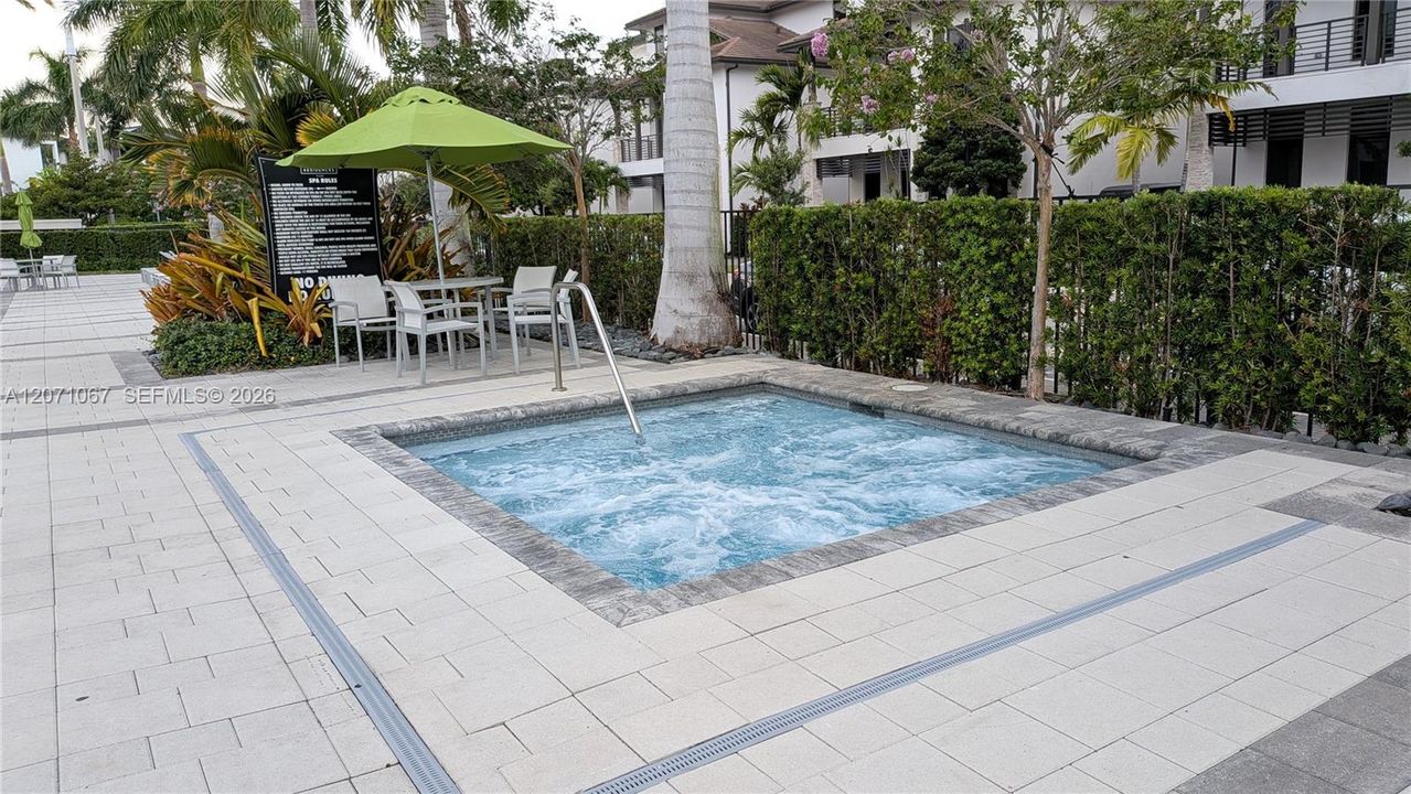 For Rent: $3,200 (3 beds, 2 baths, 1124 Square Feet)