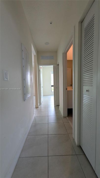 For Rent: $3,200 (3 beds, 2 baths, 1124 Square Feet)