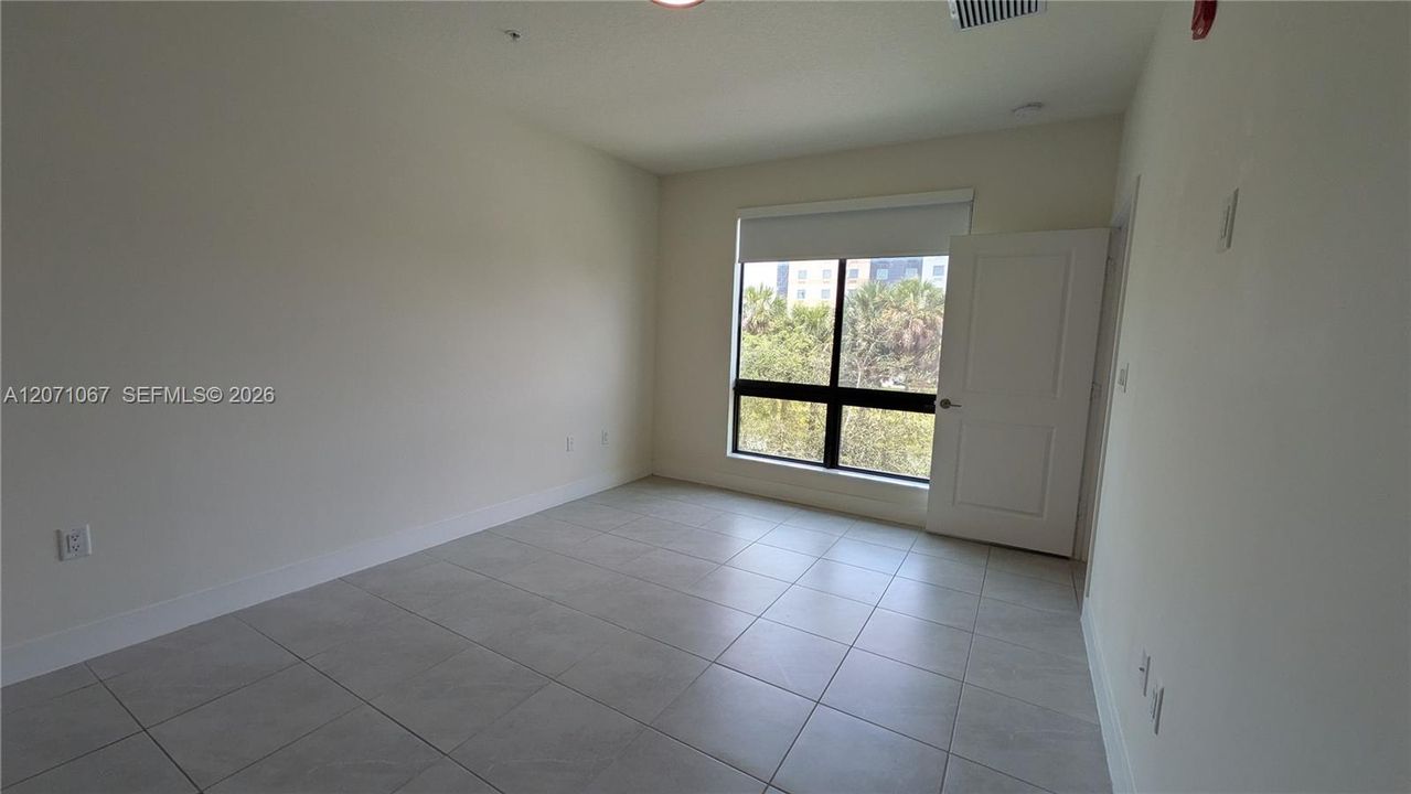For Rent: $3,200 (3 beds, 2 baths, 1124 Square Feet)