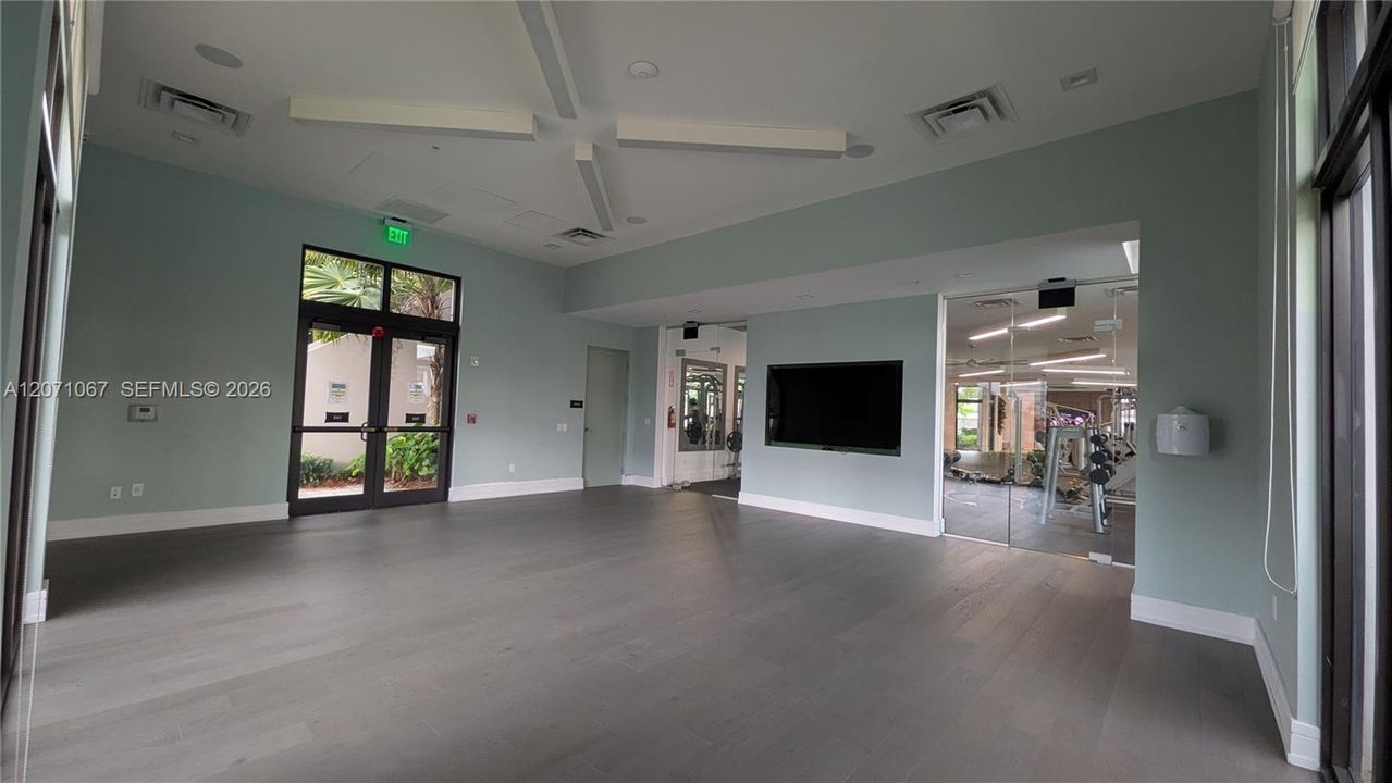 For Rent: $3,200 (3 beds, 2 baths, 1124 Square Feet)