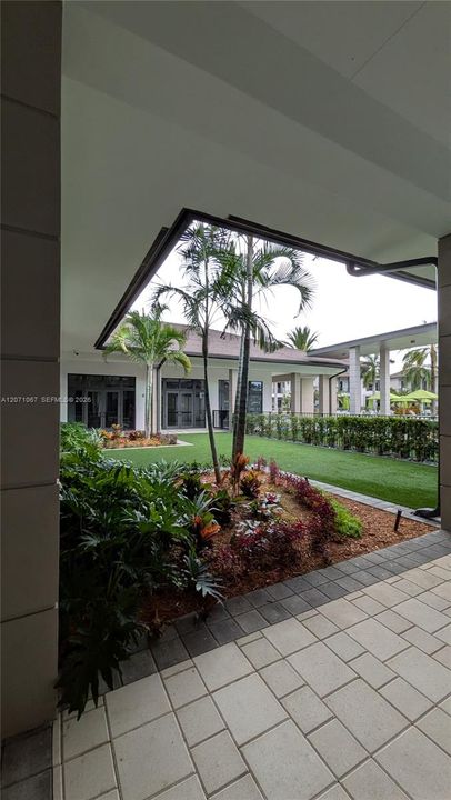 For Rent: $3,200 (3 beds, 2 baths, 1124 Square Feet)