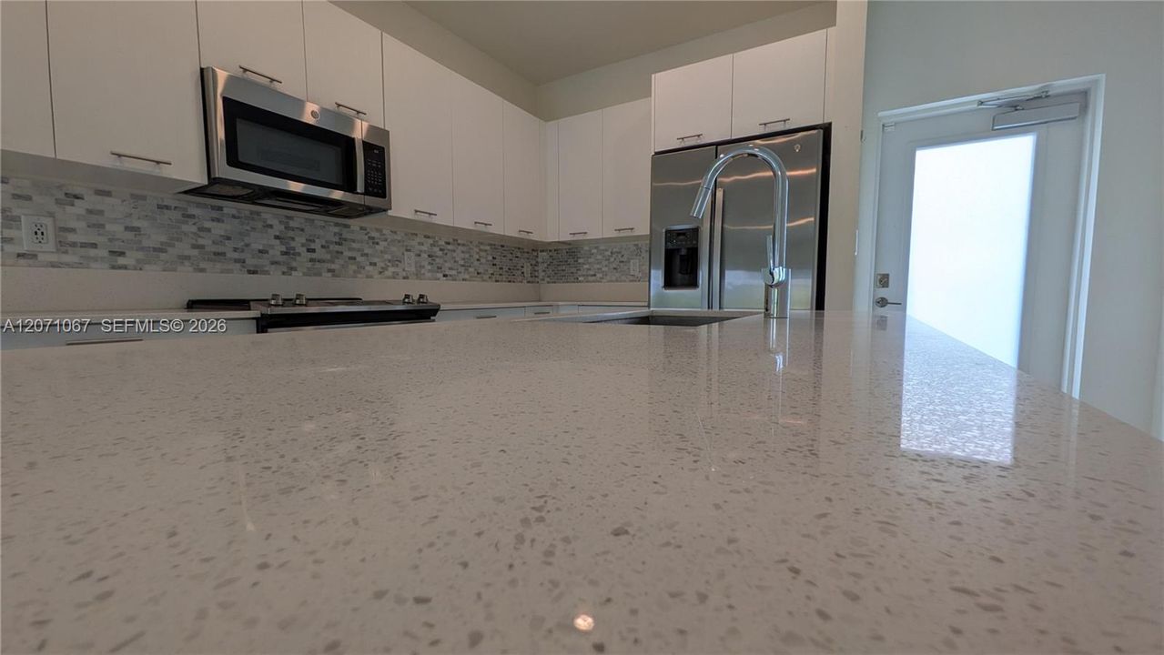 For Rent: $3,200 (3 beds, 2 baths, 1124 Square Feet)