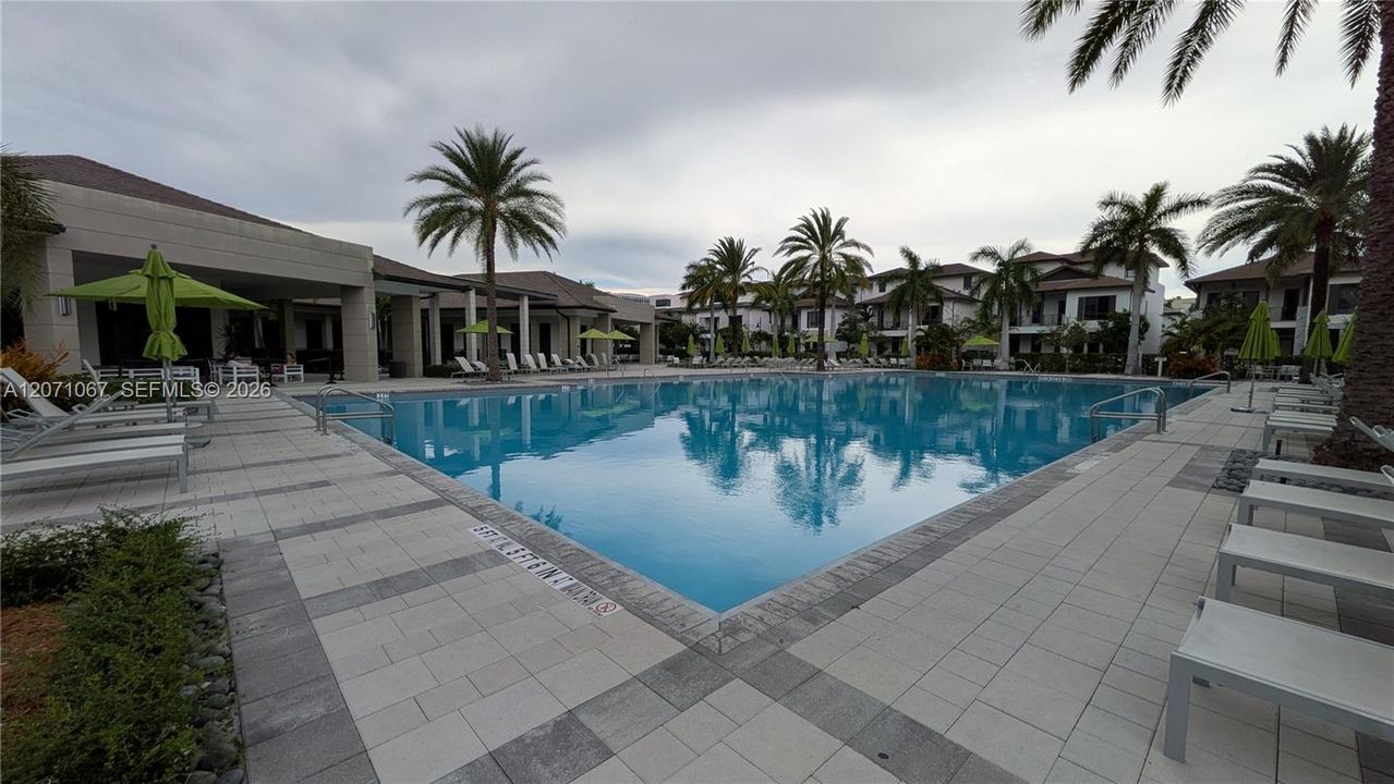 For Rent: $3,200 (3 beds, 2 baths, 1124 Square Feet)
