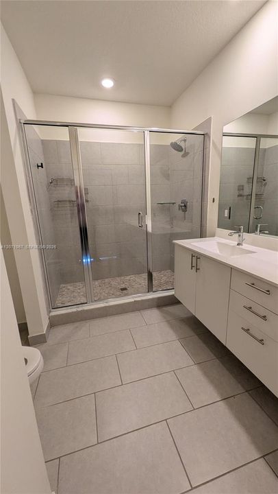 For Rent: $3,200 (3 beds, 2 baths, 1124 Square Feet)