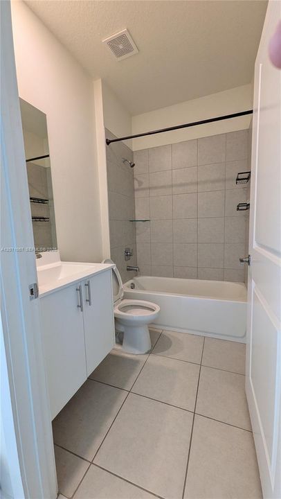 For Rent: $3,200 (3 beds, 2 baths, 1124 Square Feet)