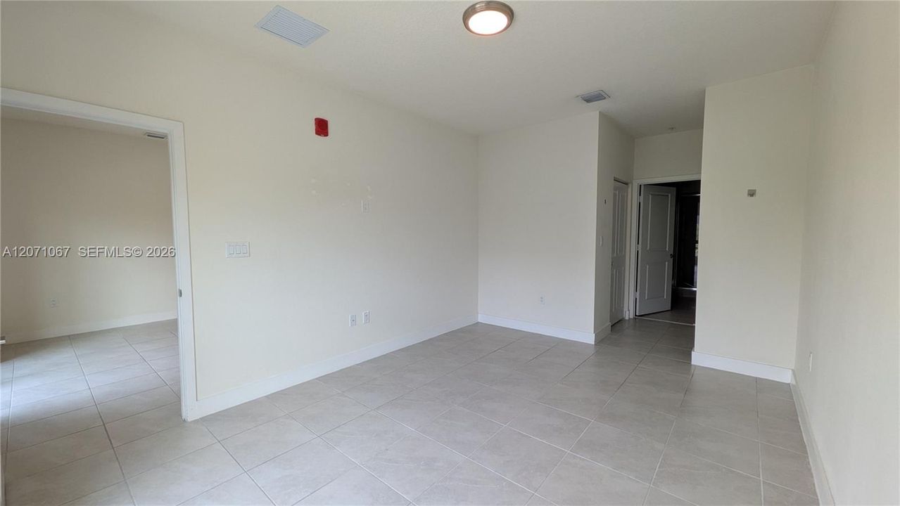 For Rent: $3,200 (3 beds, 2 baths, 1124 Square Feet)