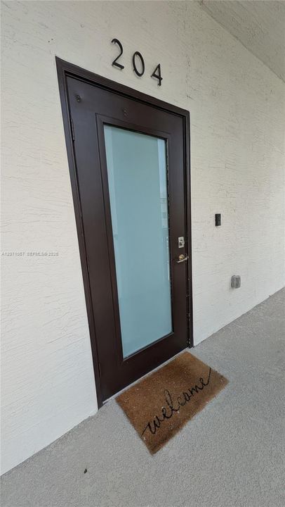 For Rent: $3,200 (3 beds, 2 baths, 1124 Square Feet)