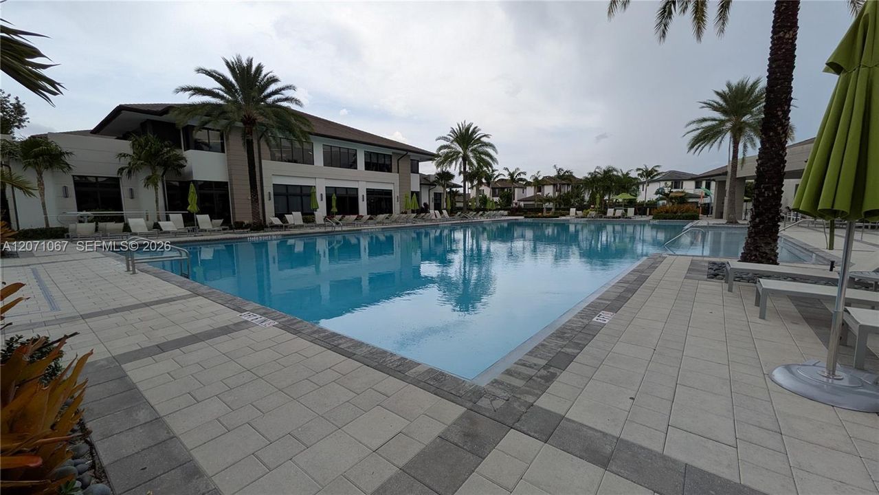 For Rent: $3,200 (3 beds, 2 baths, 1124 Square Feet)