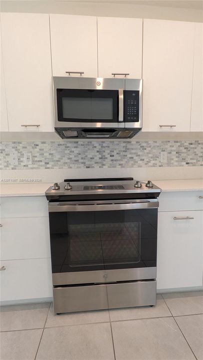For Rent: $3,200 (3 beds, 2 baths, 1124 Square Feet)