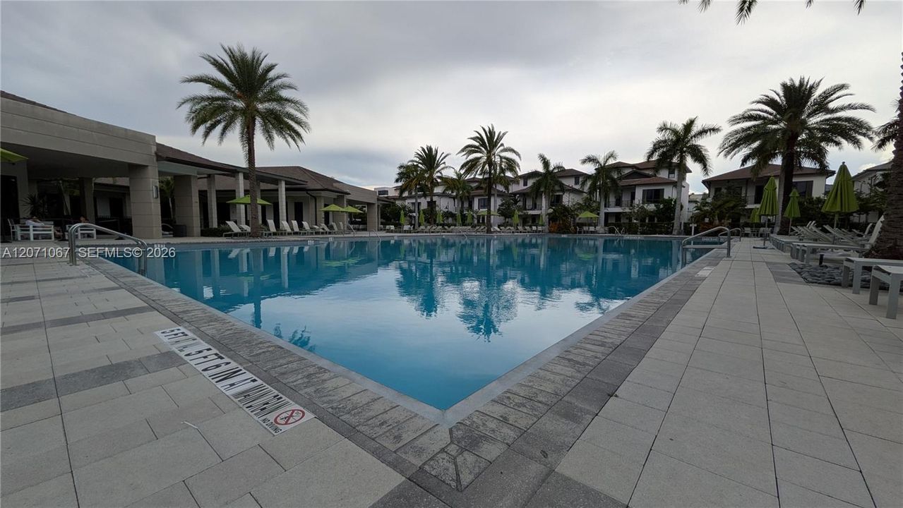 For Rent: $3,200 (3 beds, 2 baths, 1124 Square Feet)