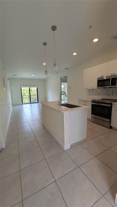 For Rent: $3,200 (3 beds, 2 baths, 1124 Square Feet)