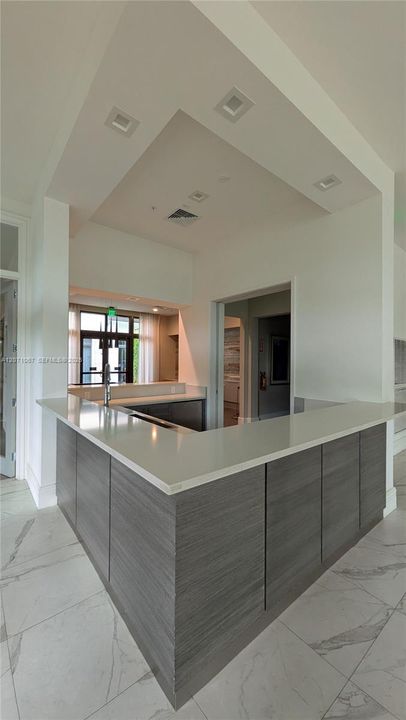 For Rent: $3,200 (3 beds, 2 baths, 1124 Square Feet)