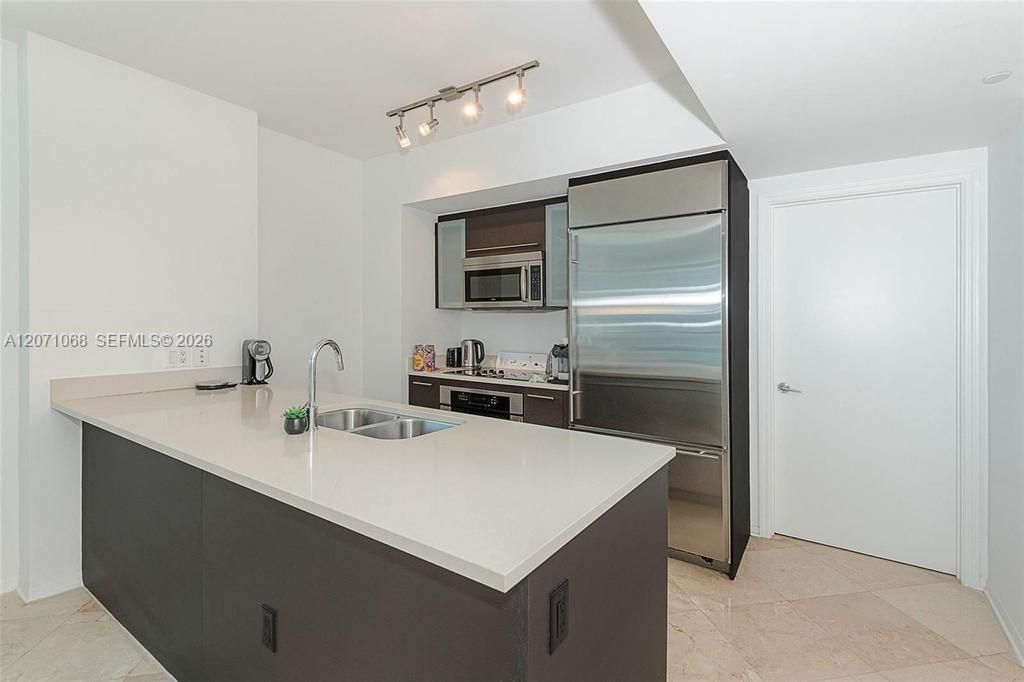В аренду: $4,200 (2 спален, 2 ванн, 1200 Квадратных фут)