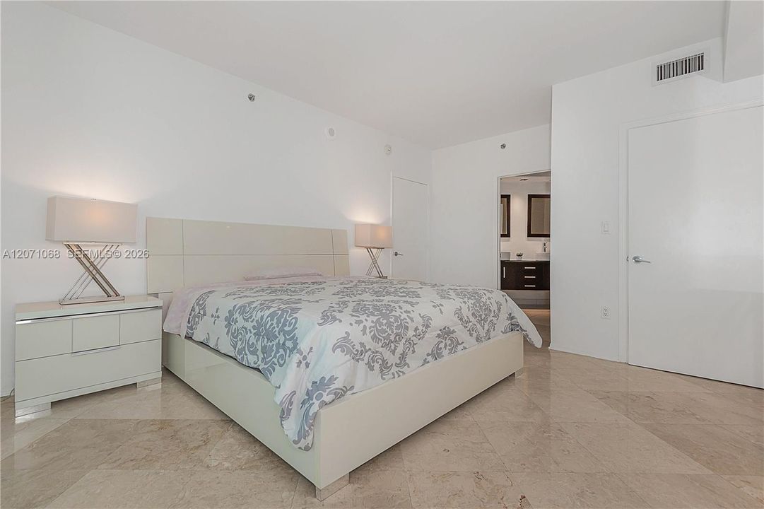 В аренду: $4,200 (2 спален, 2 ванн, 1200 Квадратных фут)