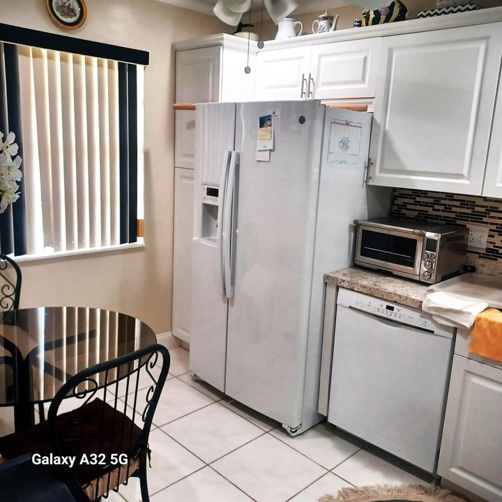 155 Lake Meryl Drive Kitchen 2