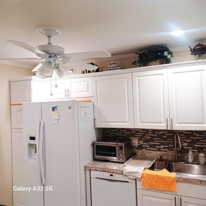 155 Lake Meryl Drive Kitchen