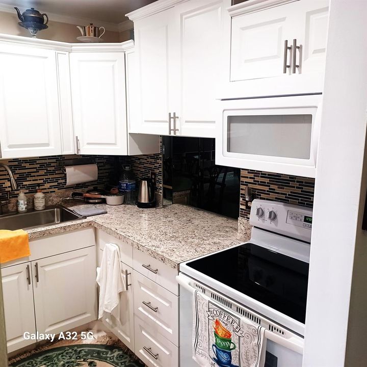 155 Lake Meryl Drive Kitchen 3