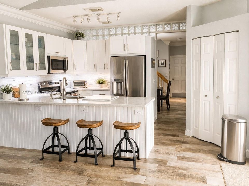 For Rent: $3,950 (4 beds, 2 baths, 1808 Square Feet)
