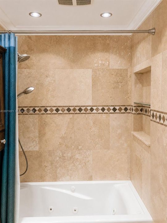 For Rent: $3,950 (4 beds, 2 baths, 1808 Square Feet)
