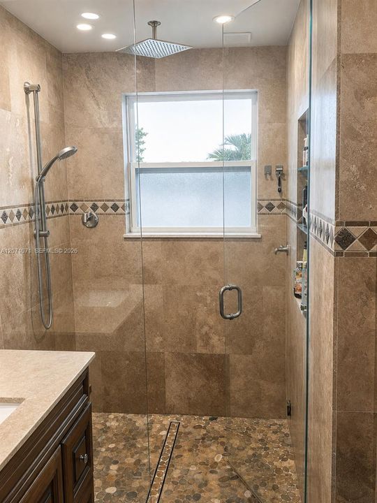 For Rent: $3,950 (4 beds, 2 baths, 1808 Square Feet)