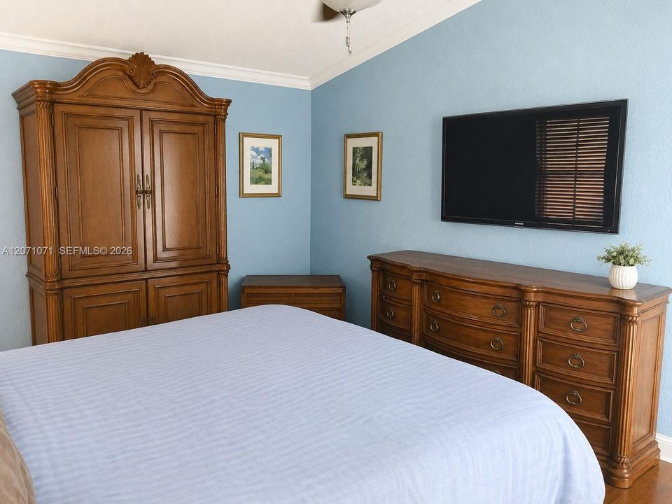 For Rent: $3,950 (4 beds, 2 baths, 1808 Square Feet)