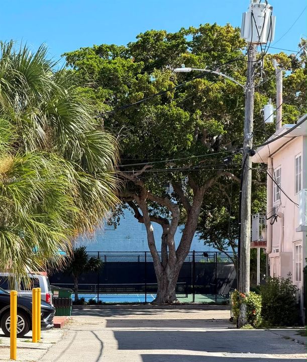 For Rent: $2,000 (1 beds, 1 baths, 592 Square Feet)