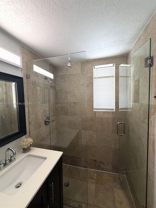 For Rent: $2,000 (1 beds, 1 baths, 592 Square Feet)