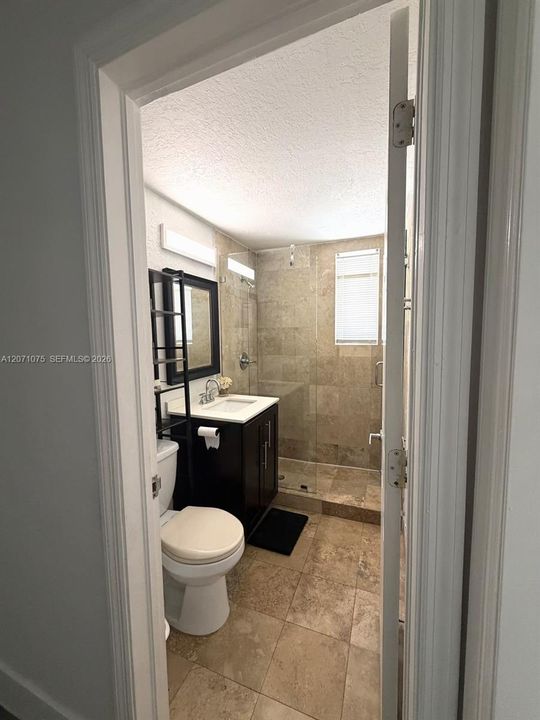 For Rent: $2,000 (1 beds, 1 baths, 592 Square Feet)