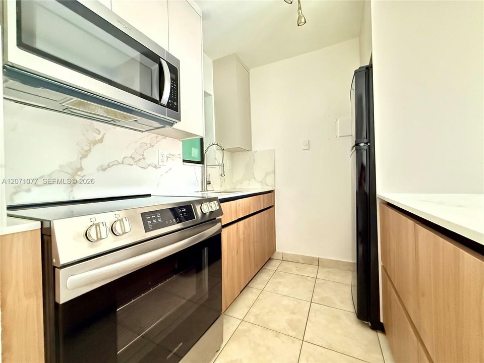 For Rent: $2,090 (2 beds, 1 baths, 692 Square Feet)