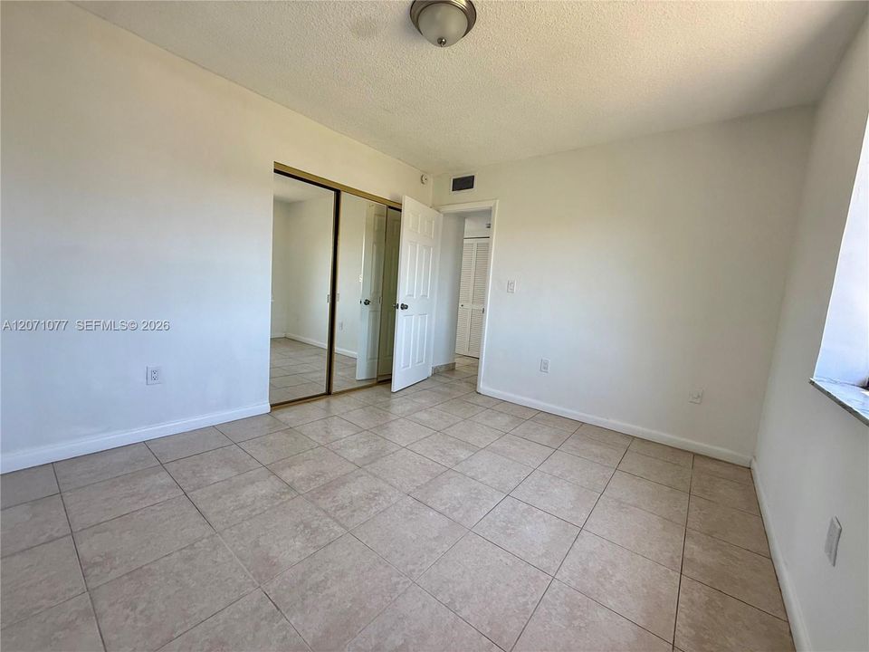 For Rent: $2,090 (2 beds, 1 baths, 692 Square Feet)