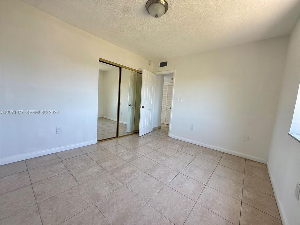 For Rent: $2,090 (2 beds, 1 baths, 692 Square Feet)
