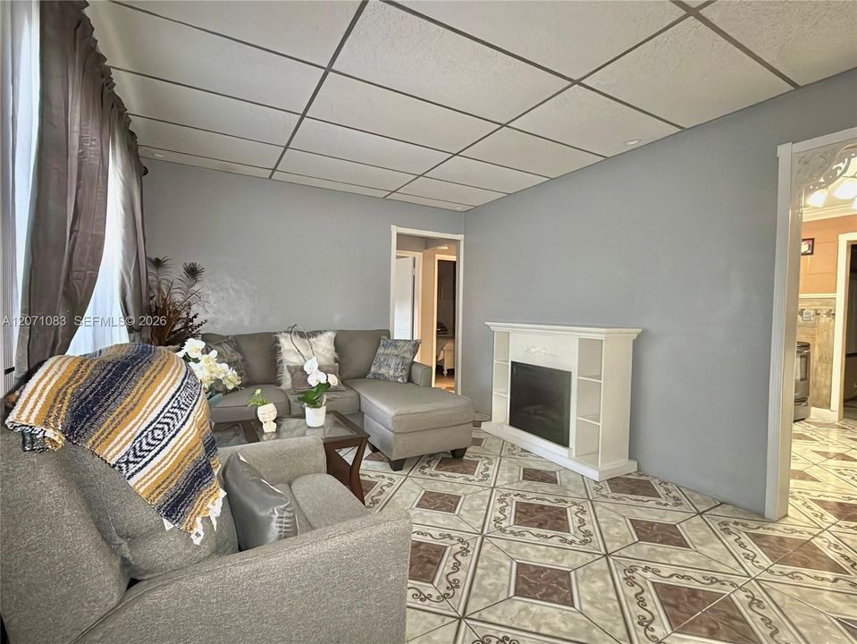 For Sale: $469,900 (2 beds, 1 baths, 1296 Square Feet)