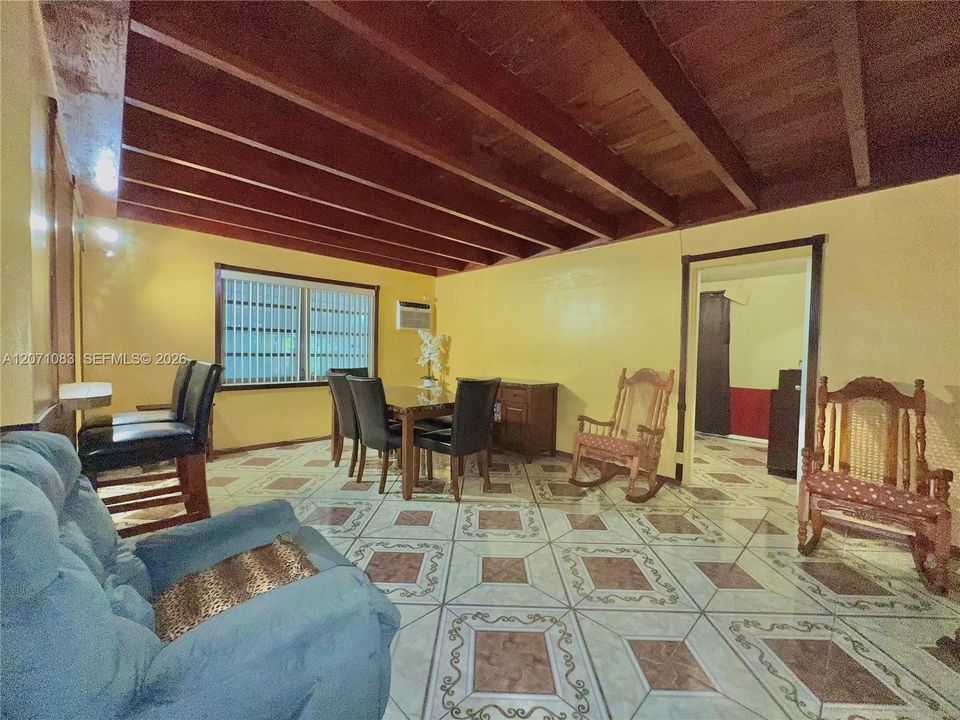 For Sale: $469,900 (2 beds, 1 baths, 1296 Square Feet)