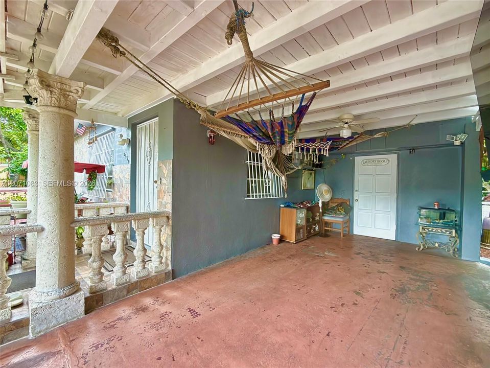 For Sale: $469,900 (2 beds, 1 baths, 1296 Square Feet)